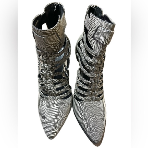 Jessica Simpson Elegant Black and White Strappy Heels, Size 8M - Picture 11 of 12